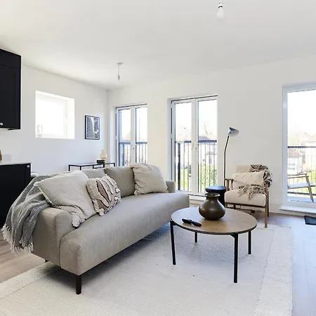 The Wembley Park Sanctuary - Stunning 2Bdr Flat With Balcony Apartment London Exterior photo