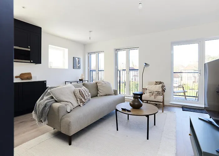 The Wembley Park Sanctuary - Stunning 2Bdr Flat With Balcony